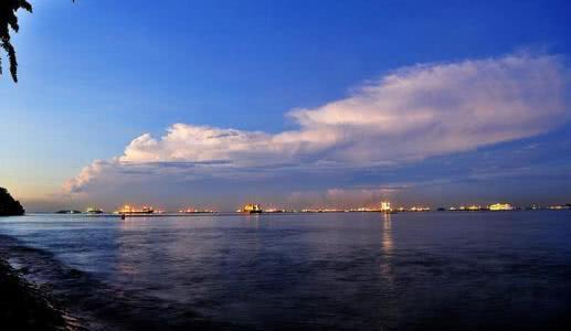 马六甲海峡是国际航道，通过无需缴费，那么新加坡是怎么发家的？