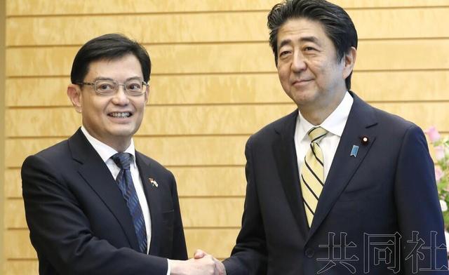 安倍会见新加坡副总理 力图构建信赖关系