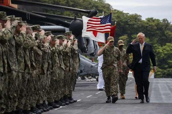 越战逃兵总统不敢见越战英雄？白宫要求“麦凯恩号”驱逐舰消失