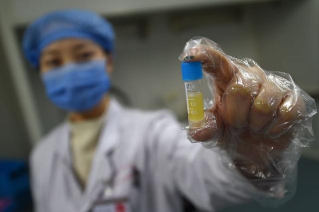 中国精子库供大于求 仍有不少女性选择海外选精生子