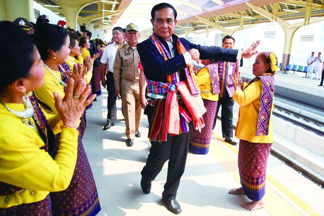 泰国发展这5 年：“微笑国度”的晴和雨