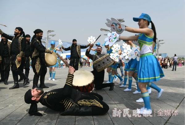 亚洲文明巡游和亚洲美食节来了！一场场视觉盛宴目不暇给，一道道美味佳肴大块朵颐