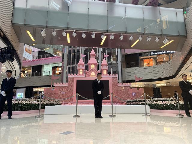七年换六女友，这次赌王之子的求婚之旅，是终点站还是“临时站”