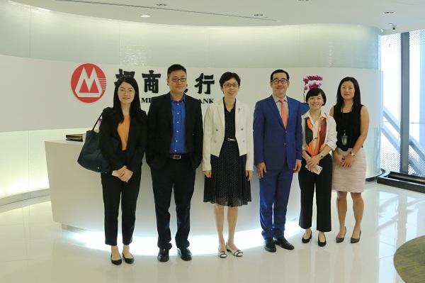 钟曼英公参率团赴招商银行新加坡分行调研