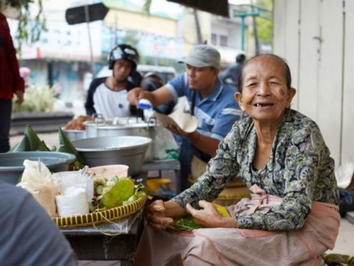 《街头美食》：平民世界的桃花源？ | 睡前聊一会儿