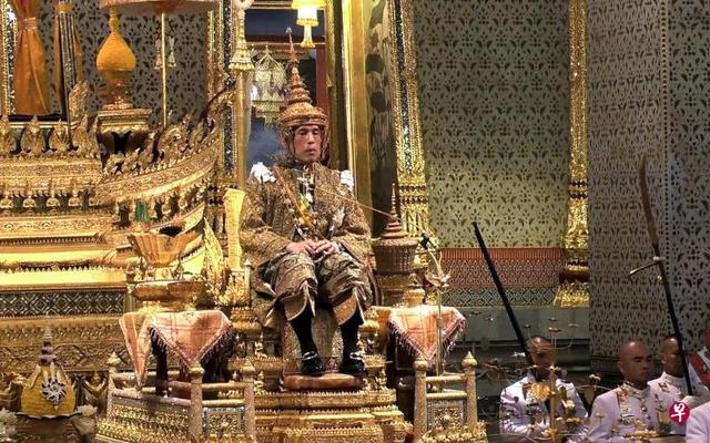 开启历史新篇章！新泰王加冕登基，泰民众：风格与其父大不一样