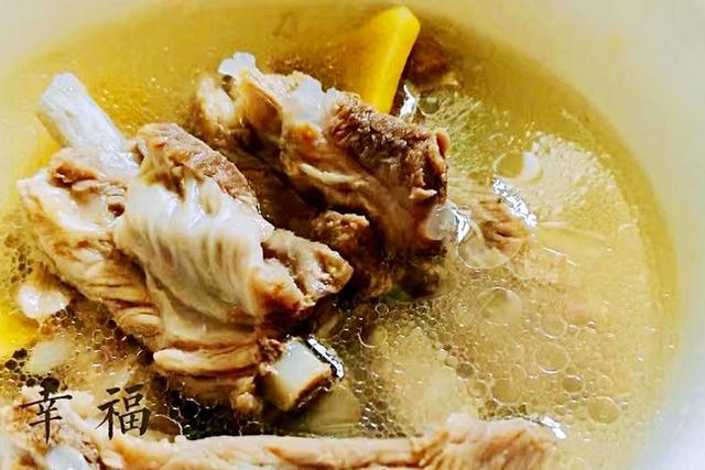 去马来西亚都吃肉骨茶，你到底是汤是茶？还是排骨锅