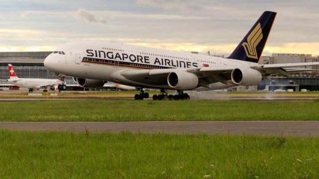 前轮发生故障，新加坡航空客机紧急迫降新德里