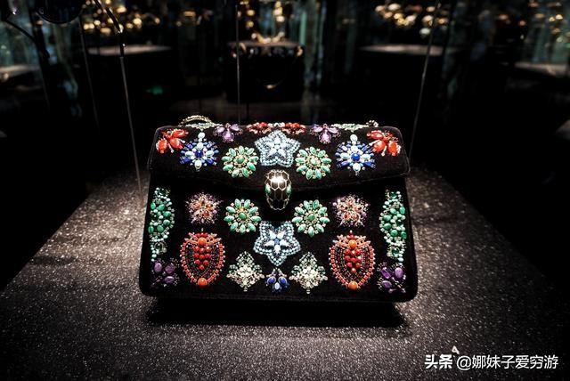 你，是我就算不放在博物馆也买不起的包，to 宝格丽！