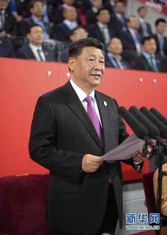 习近平和彭丽媛同出席亚洲文明对话大会的外方领导人夫妇共同出席亚洲文化嘉年华活动
