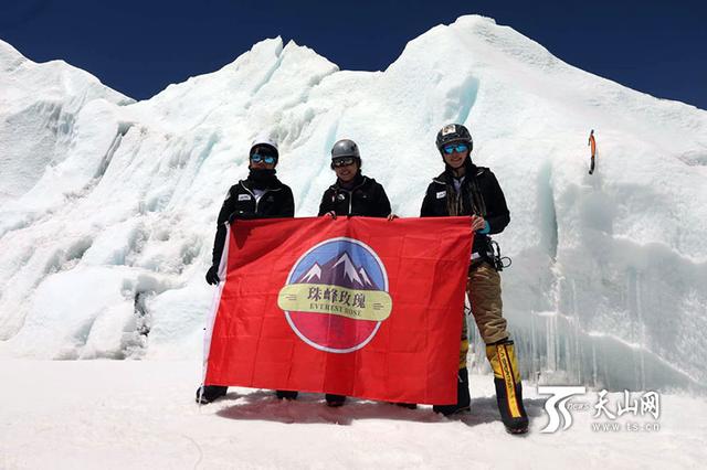 国内首次：新疆“麦子女团”成功登顶珠穆朗玛峰