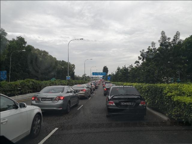 新加坡和马来西亚交界处的奇葩规定