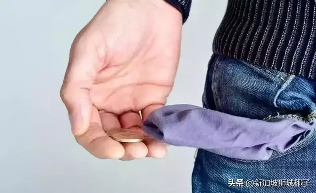 听说中国青年吃泡面榨菜度日？那新加坡小伙伴们呢~