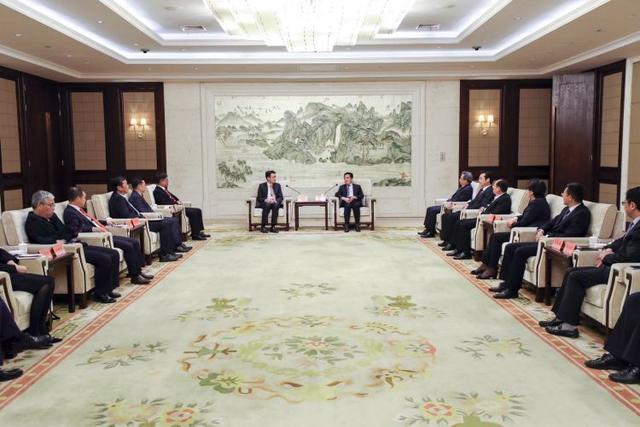 张爱军王昊会见新加坡金鹰集团总裁郑伟霖