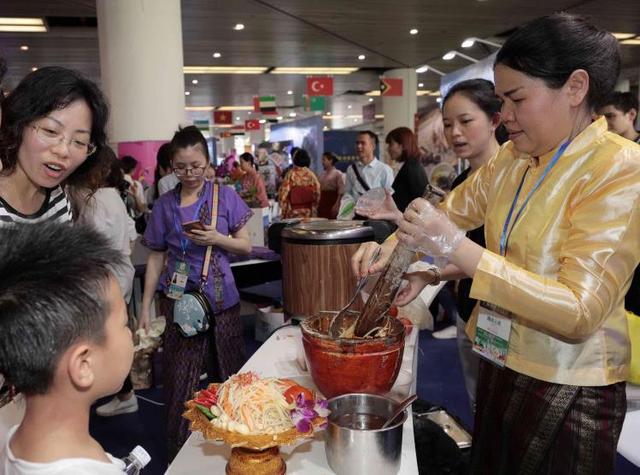 “世界美食集锦”开幕啦！一站尝遍亚洲美食，市民游客大呼过瘾