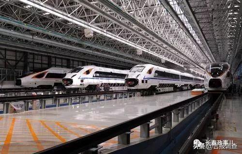 50多年前，中车长客就研制出了新中国第一辆地铁，如今驶向世界