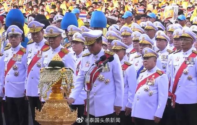 这一刻永载史册！泰十世王携王后受万民朝拜并接见外使