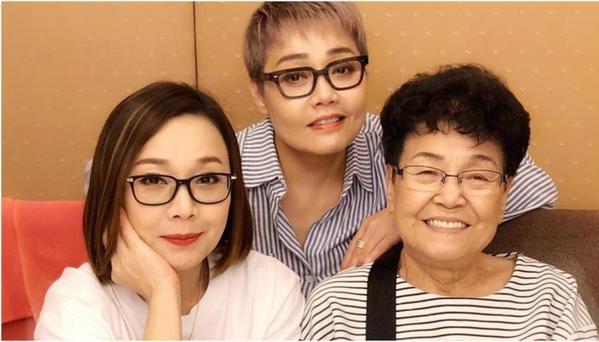 新加坡明珠姐妹6月底合体演唱 母盼见爱女同台 心愿未了昨病逝