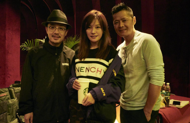 16年轻他因《莲花争霸》成名，如今与赵薇的一张合影被热议！