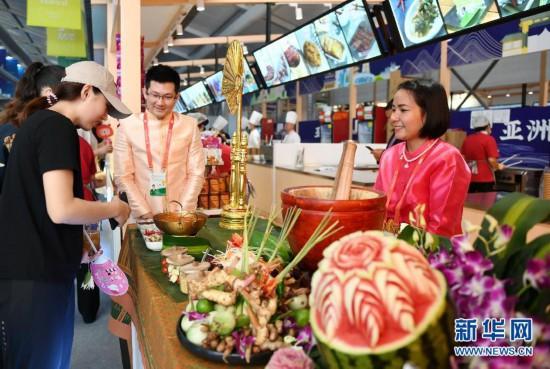观众热情高 黑科技“助阵”——亚洲美食节“点燃”夏日北京