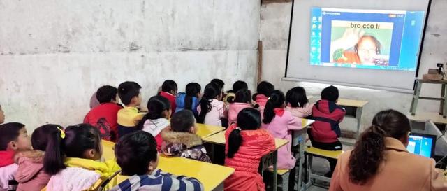 跨越太平洋的课堂：一所留守小学的教育试验