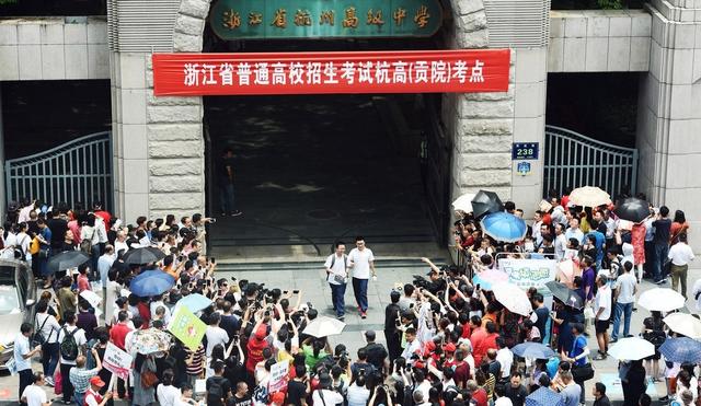 高考倒计时1个月 | 衷情于新加坡，该如何做好高考留学双规划？