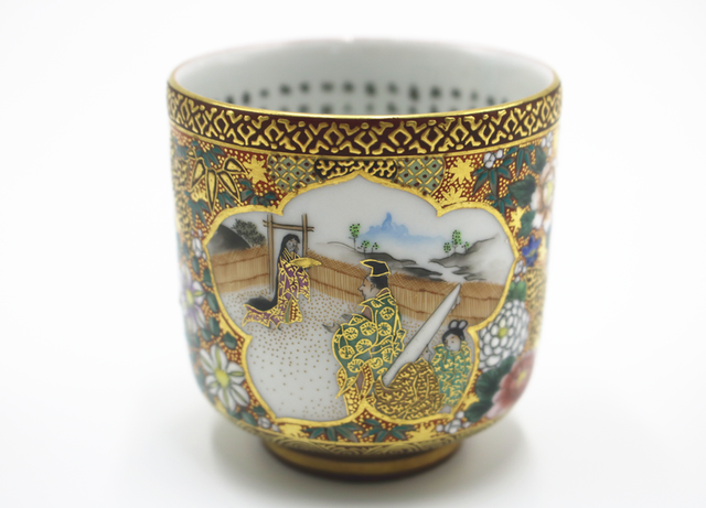 精美绝伦的日本进口瓷《描金开光诗文直沿杯》呈现新加坡