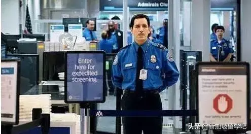 持新加坡护照飞英国自动通关无障碍...