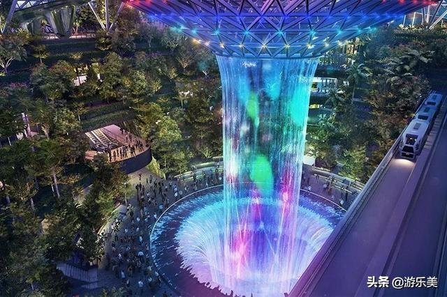 奖项拿到手抽筋，新加坡樟宜机场为啥这么牛X