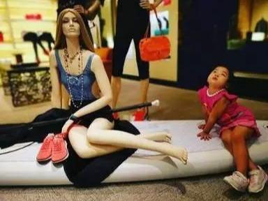 TVB花旦女儿扮模特遗传父母强大基因 视帝老公自认不排除生第四胎