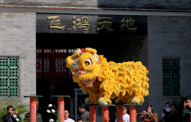 此人堪称中国的一代宗师，传人已经分布在五洲四海，很多都在国外