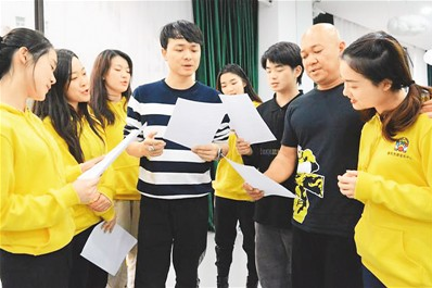 秉承五四精神，青年海归书写灿烂人生