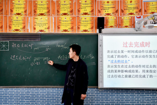 新加坡国立大学全奖博士生退学，只为追寻他的支教梦