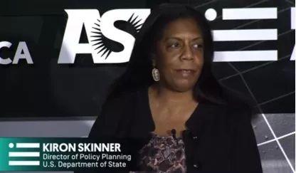 美国黑人女高官此言一出，全国震惊：这不是白送中国“子弹”吗！