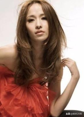 萧亚轩前男友公开新恋情，许久不见，她将全面复出乐坛？