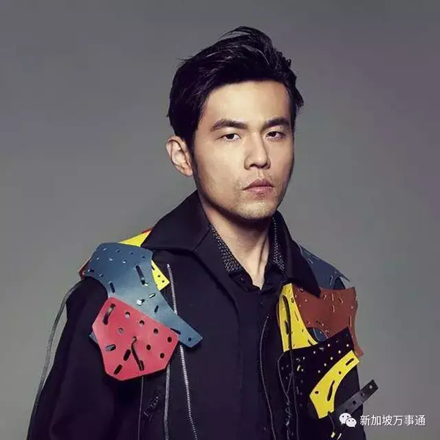 周杰伦新加坡演唱会门票2小时卖4.5万张，竟被炒到10万新元一张！