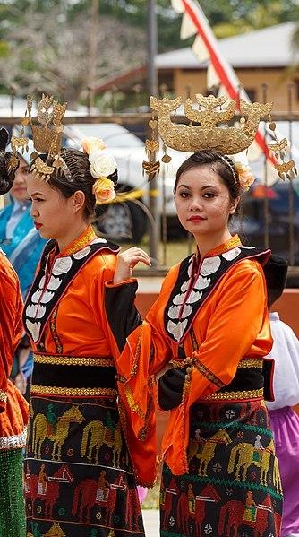 还没断奶就学潜水，这帮神人是海王后代吗？