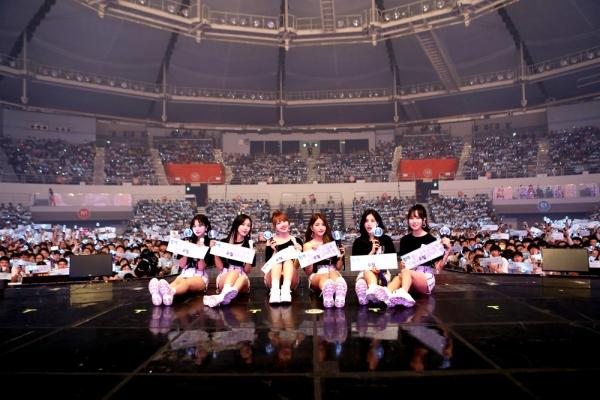 韩国女团女朋友，亚洲巡演'GO GO GFRIEND演唱会现场气氛火热起来