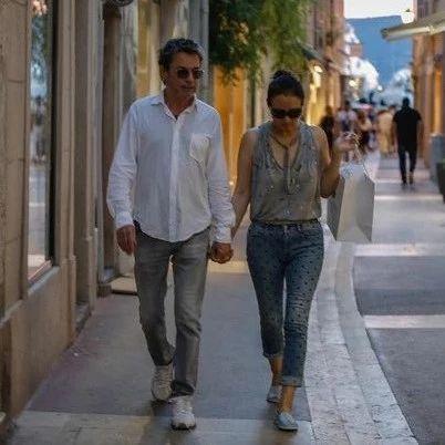 53岁巩俐嫁给71岁法国音乐家：感觉自己还是18岁小女孩