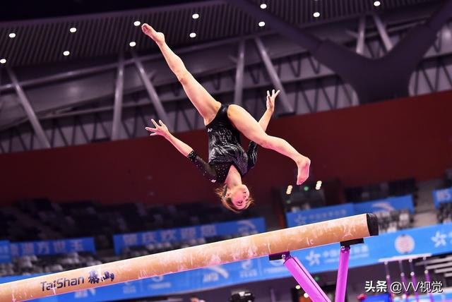 2019年国际体联世界挑战杯：各国美女运动员展高超平衡木技术