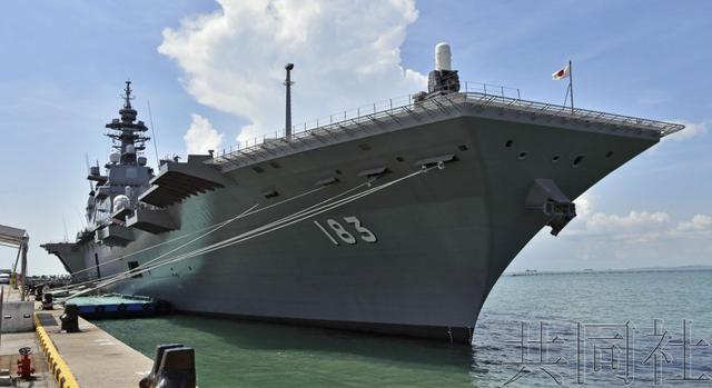 日本出云号准航母抵新加坡 将与多国举行军演