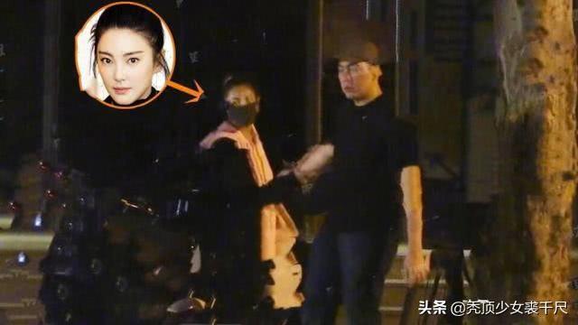 张雨绮张钱豪十指紧扣街头秀恩爱 二人深夜同返一屋疑似同居