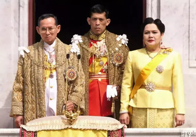 传承力量•权力 | 泰国王室（上）：参差前世听佛音