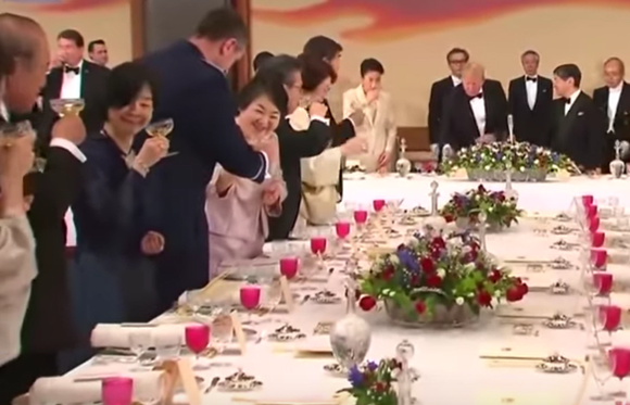 日本皇室有多保守？看看国宴上的公主们就知道了