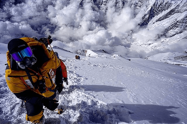 2019喜马拉雅登山季回顾：登顶，死亡，拥挤，一幅世界屋脊浮世绘