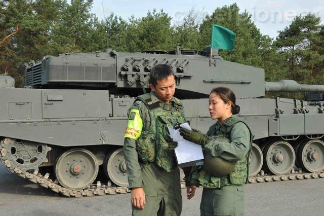 新加坡漂亮女兵图集，其中一个装甲女兵颜值超过许多一线女明星