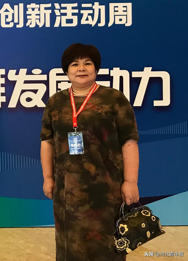 这位农民工靠两台缝纫机起家，如今成为当地布艺行业的“领头雁”