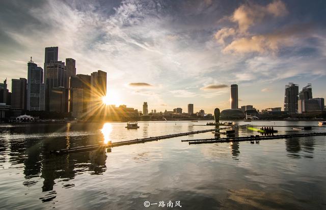 东南亚第一好看的夜景在新加坡，大都市风情让人沉醉