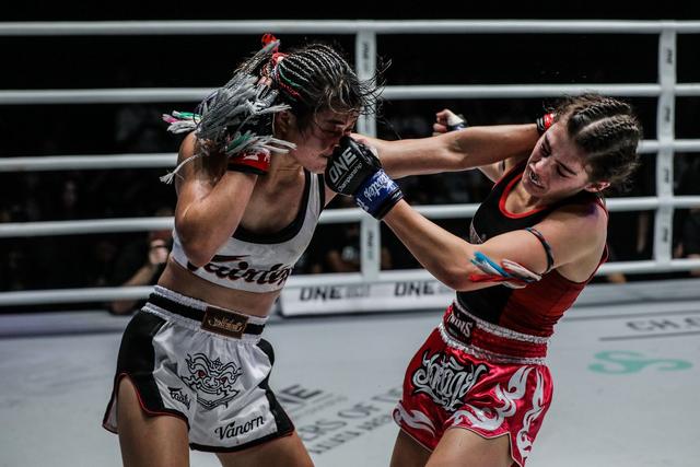 泰国格斗最强美少女力挺师兄雅桑克莱：相信他会重新建立王朝统治