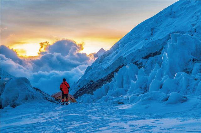 珠峰有史以来最致命登山季之一：事故原因或许不能简单归结为登山门槛低和拥堵